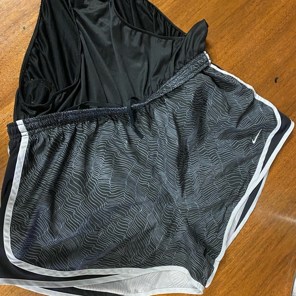 2 Nike shorts size XL - Picture 9 of 10